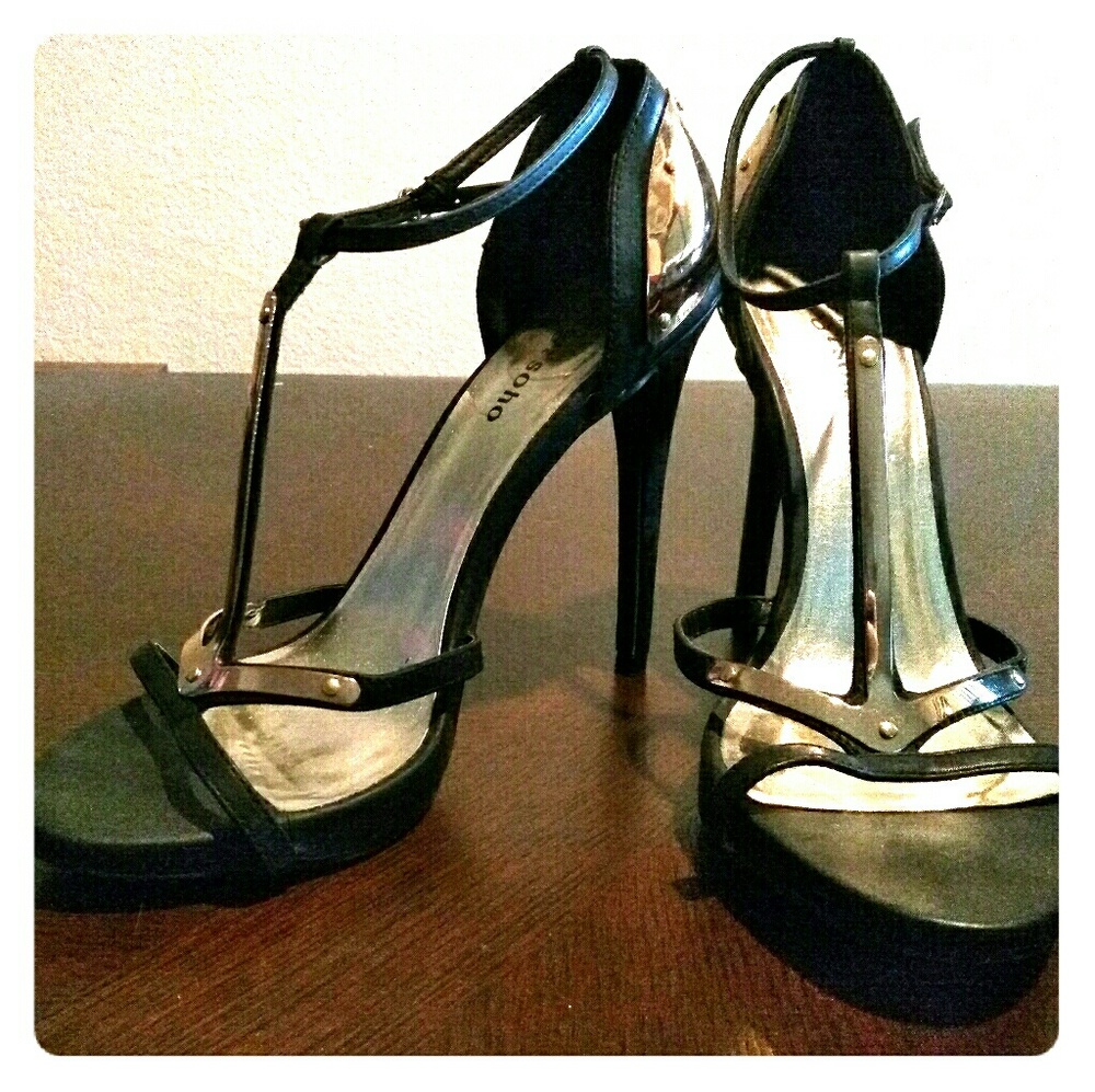 Zigi Soho Black & Gold Stilletos